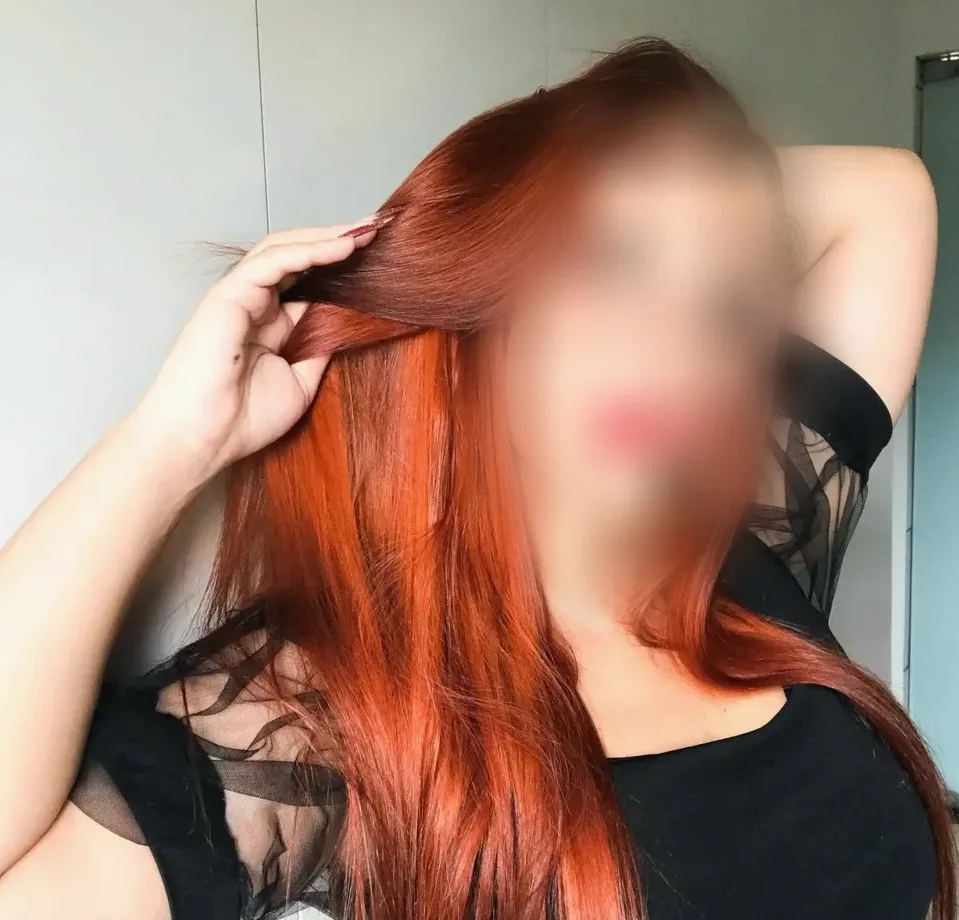 Alice, 32