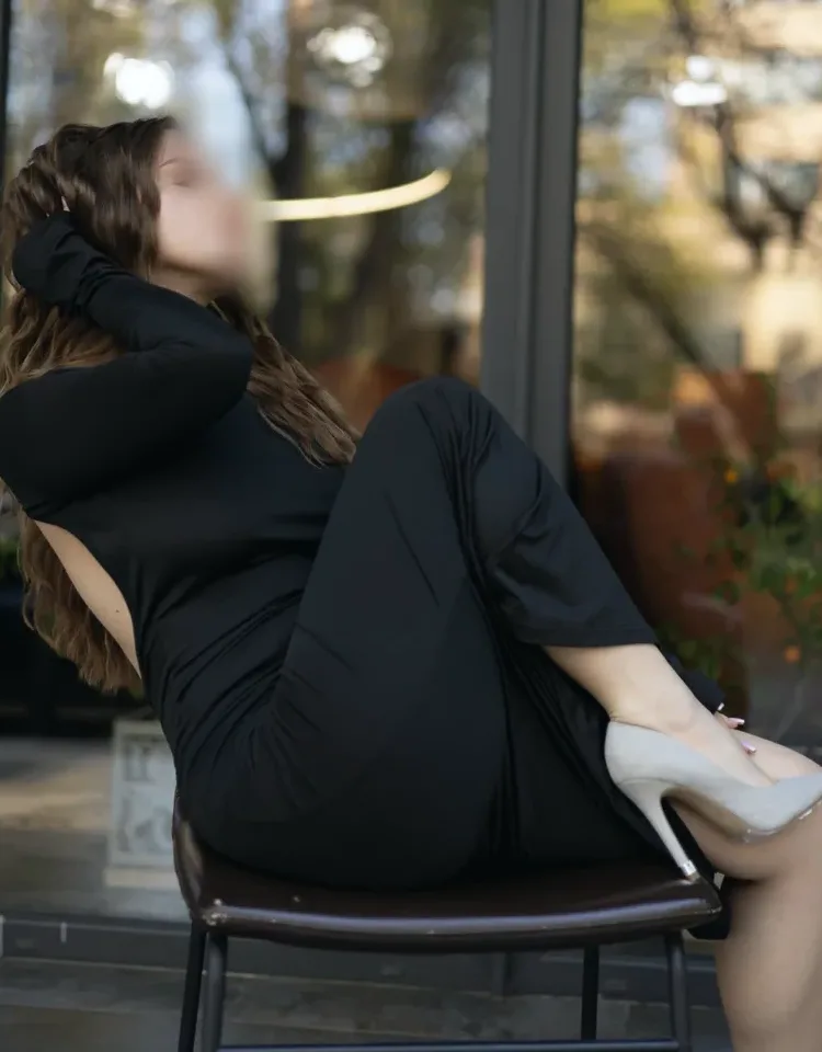Emma, 26