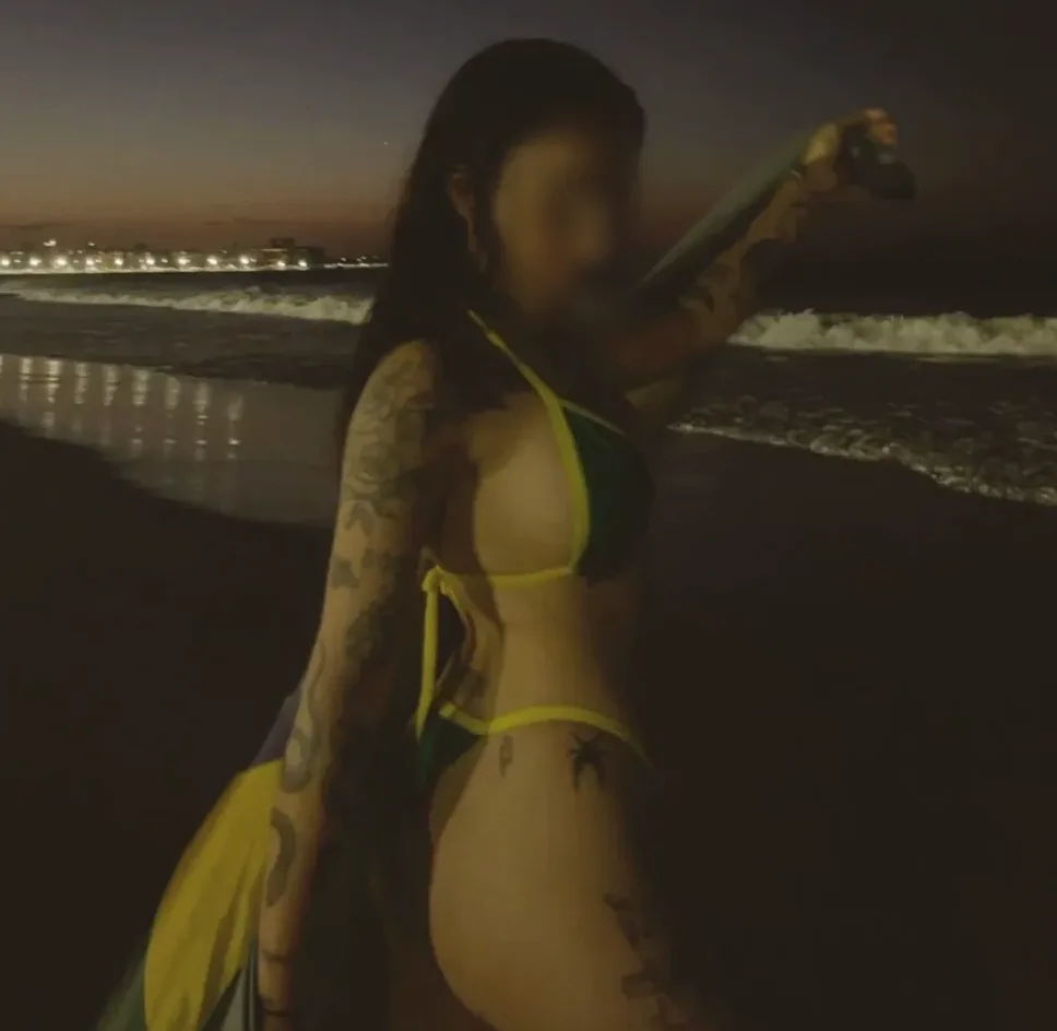 Isabella, 28