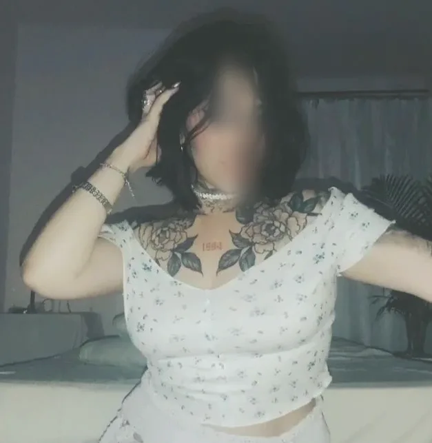 Julia, 28