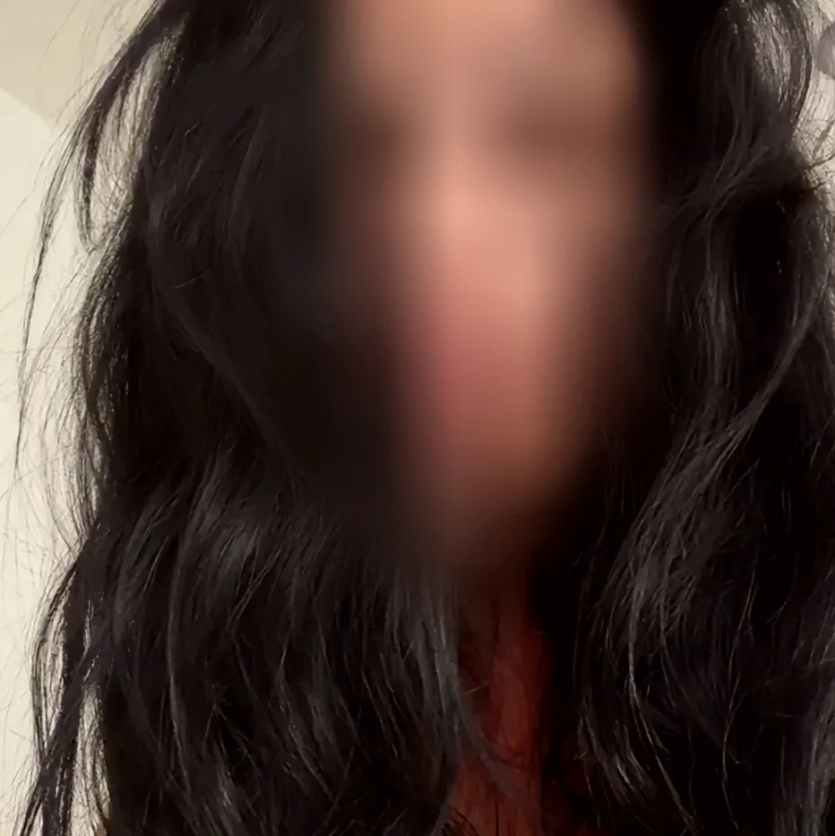 Madeleine, 38