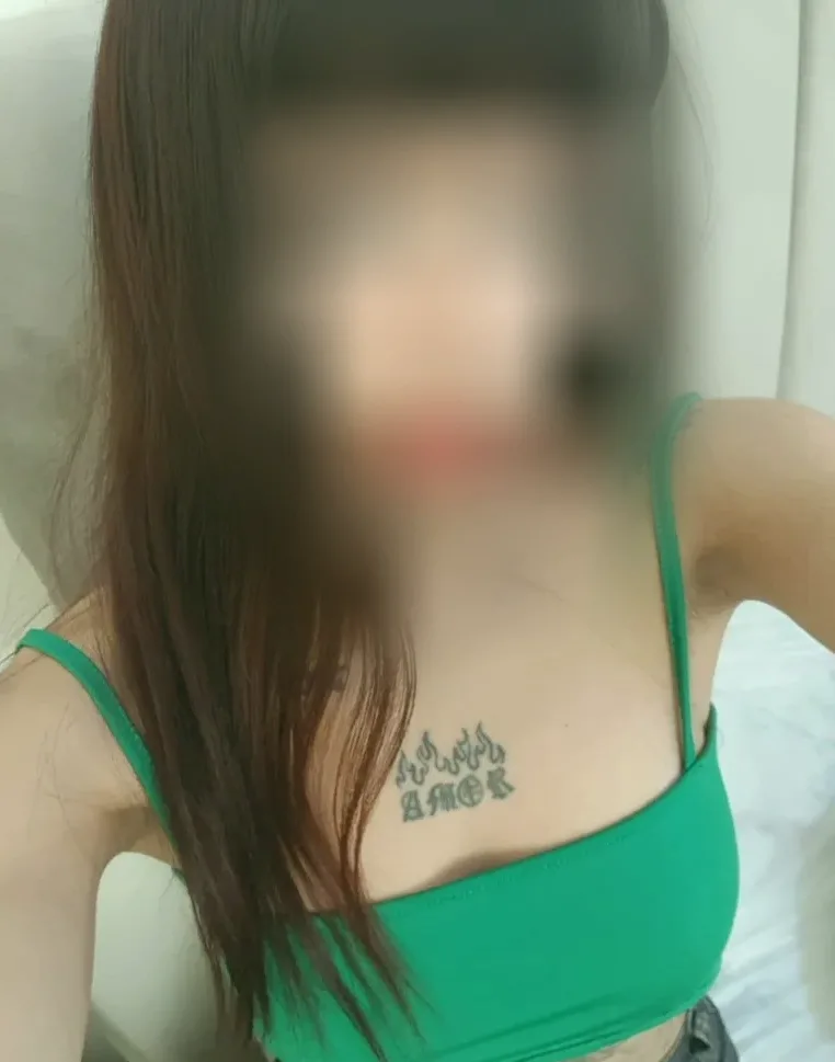 Viktoria, 32